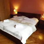 Maria 3*