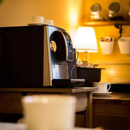 מלון דירות Maria 4*