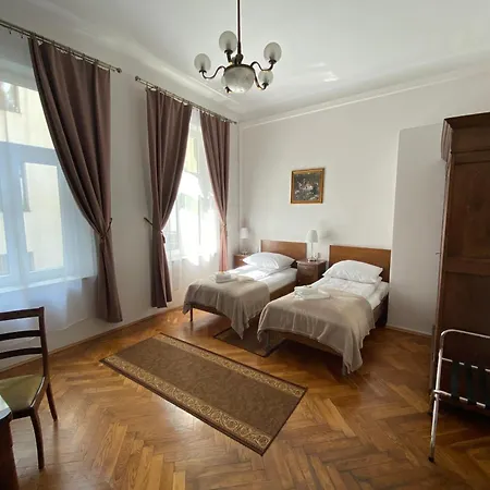 מלון דירות Maria 4*