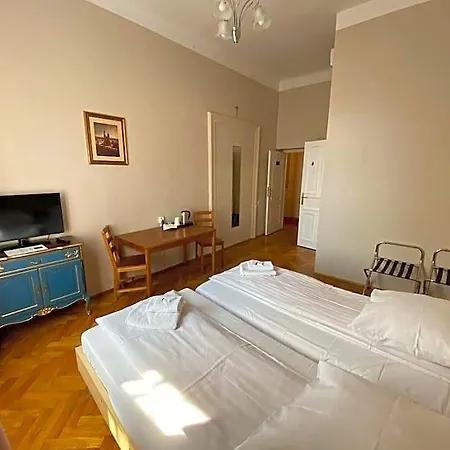 Maria Apartahotel